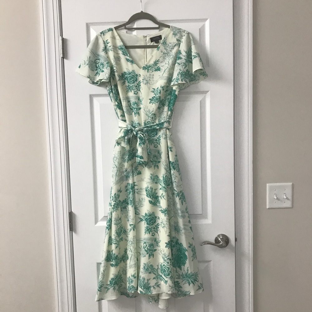 Beautiful Tahari dress size 6